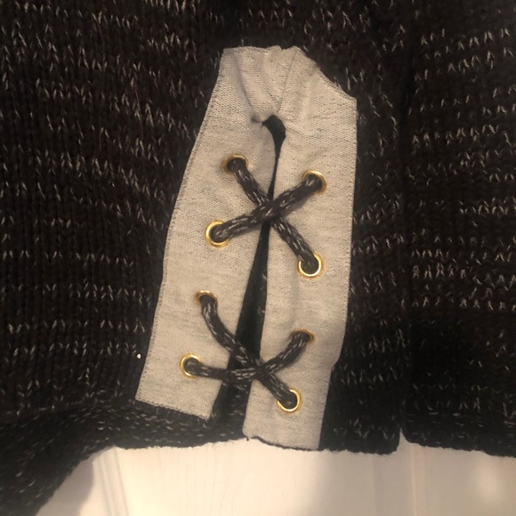 Black and Grey Knit V-neck Sweater - Picture 5 of 5